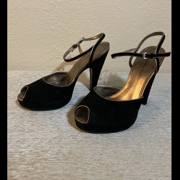 Velvet peek-a-boo sexy heels! - Picture 3 of 6